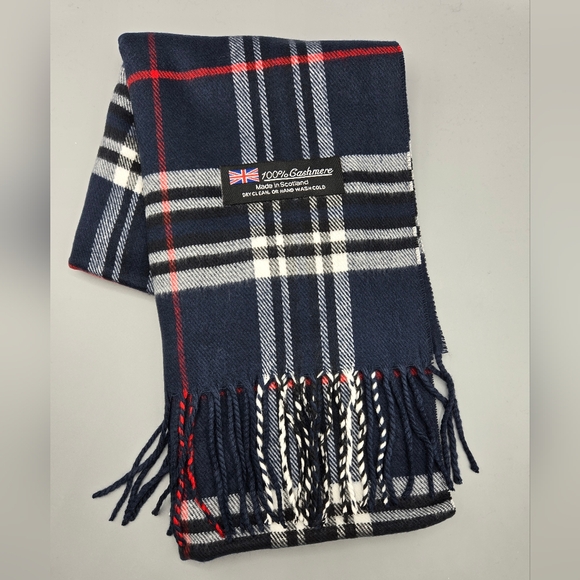 New 100% Cashmere Scarf Made in Scotland Navy Tartan Plaid NWOT - Picture 2 of 3